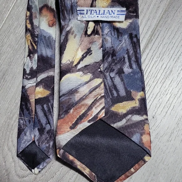 Abstract Patterned Tie - Picture 2 of 6